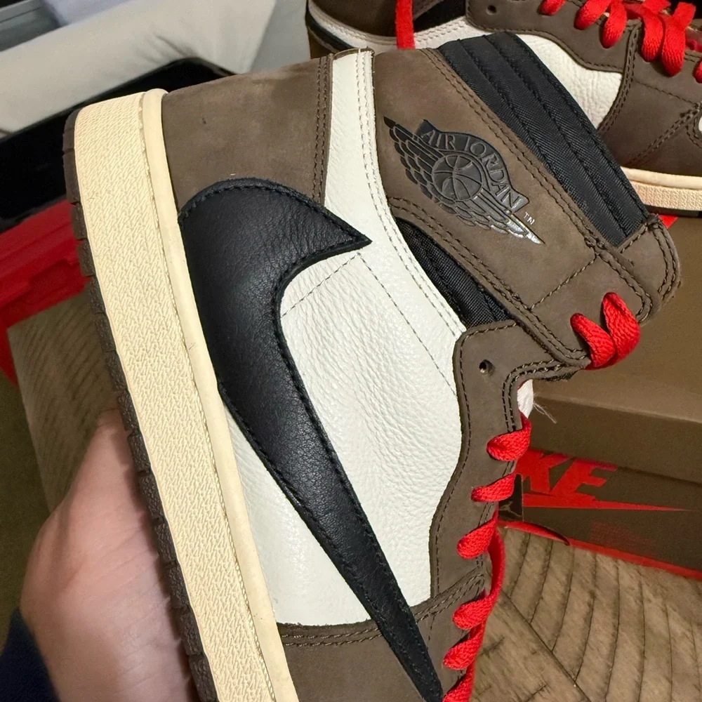 Nike Air Jordan 1 High OG — Travis UA - Picture 3 of 9